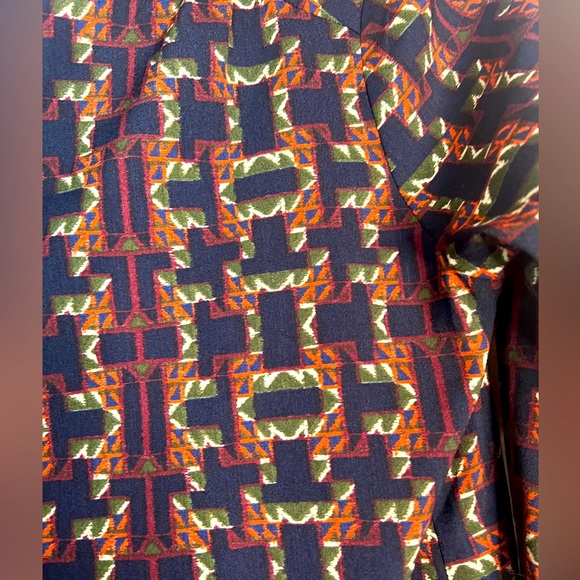 Van Heusen Women’s Shirt size Medium - Picture 2 of 5